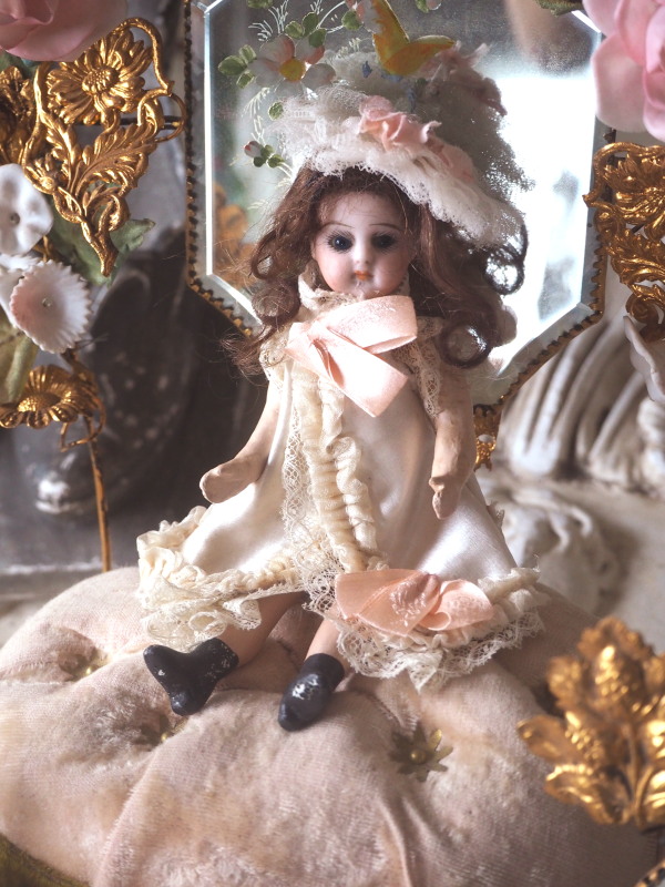 オンライン割引品 フランス民族衣装￼の少女、ミニョネット￼ おもちゃ/人形